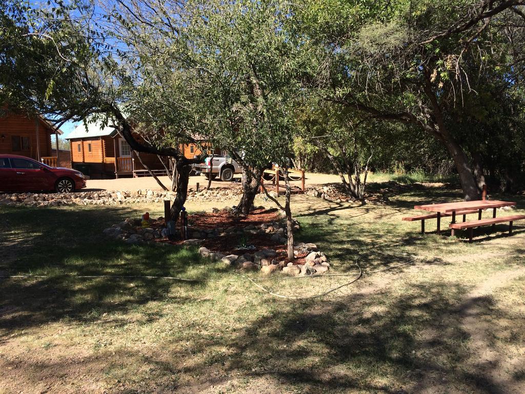 Katie'S Cozy Cabins Tombstone Exterior photo
