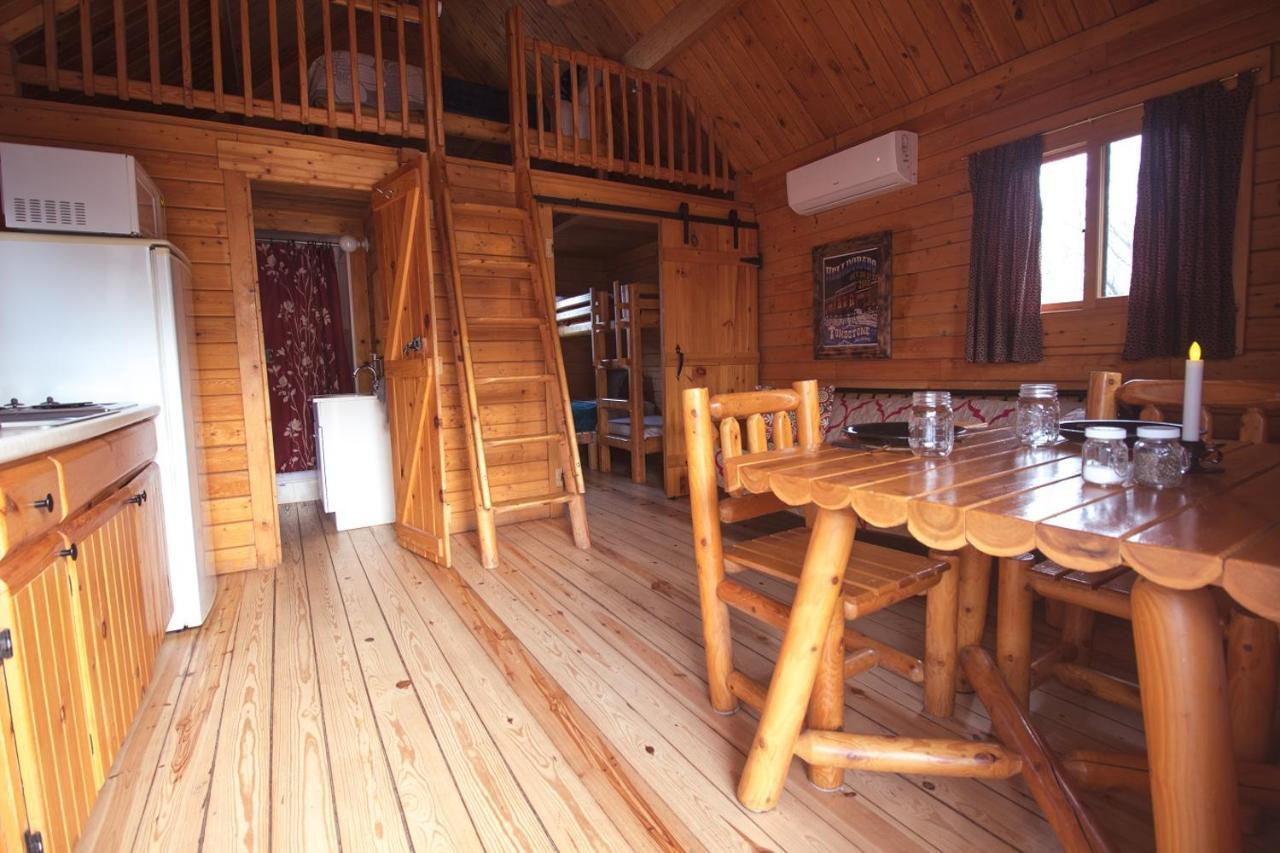 Katie'S Cozy Cabins Tombstone Exterior photo