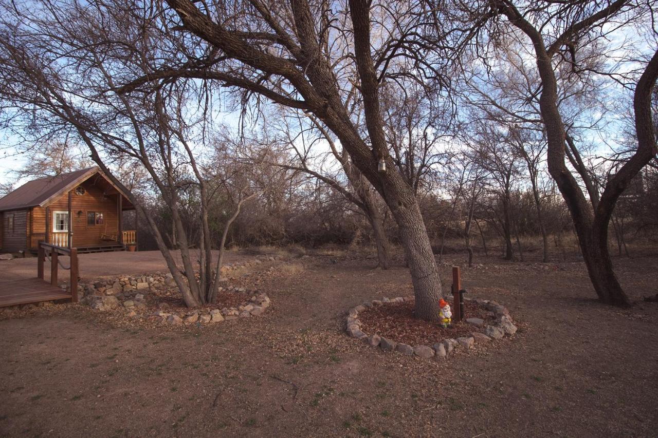 Katie'S Cozy Cabins Tombstone Exterior photo