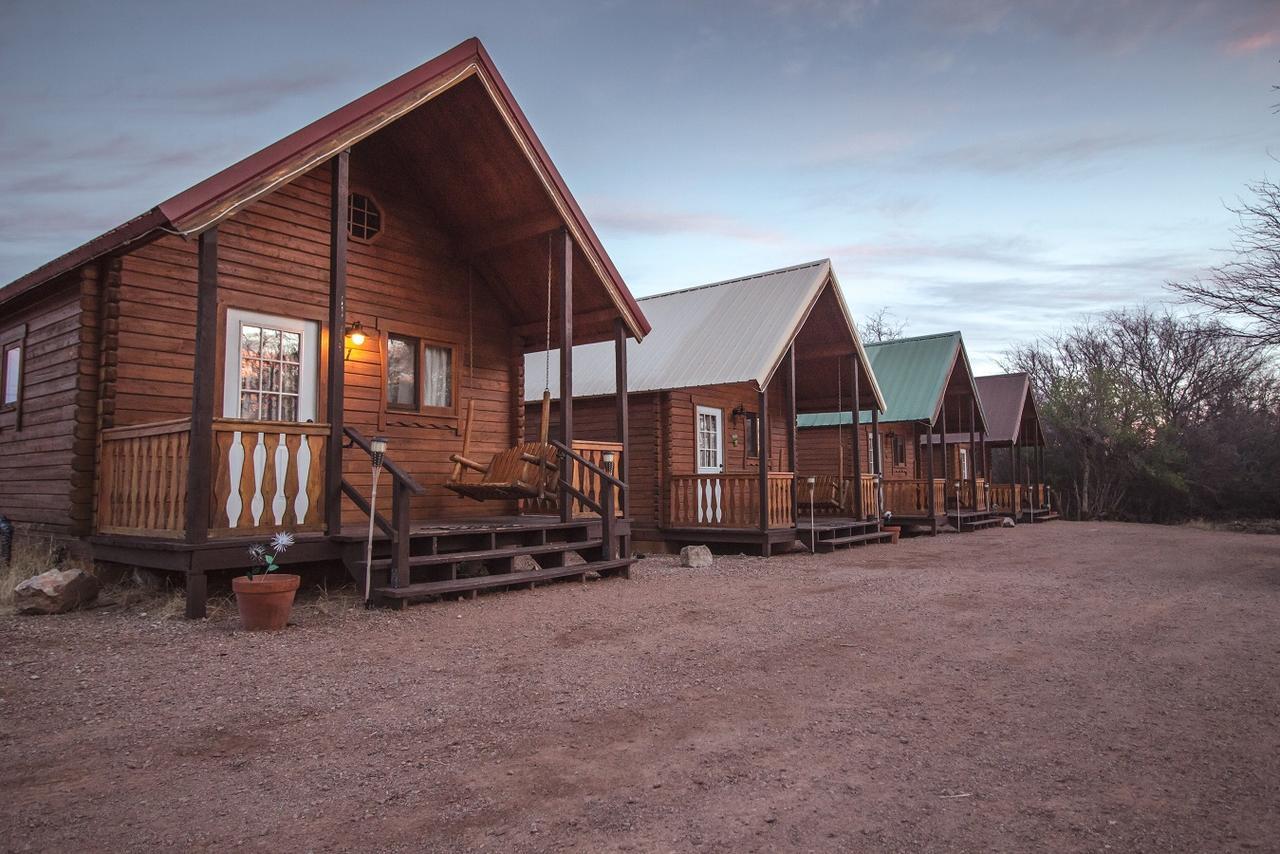 Katie'S Cozy Cabins Tombstone Exterior photo